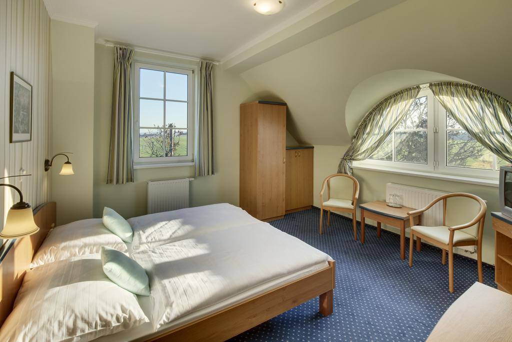 Hotel Kolonie Krivoklat Room photo